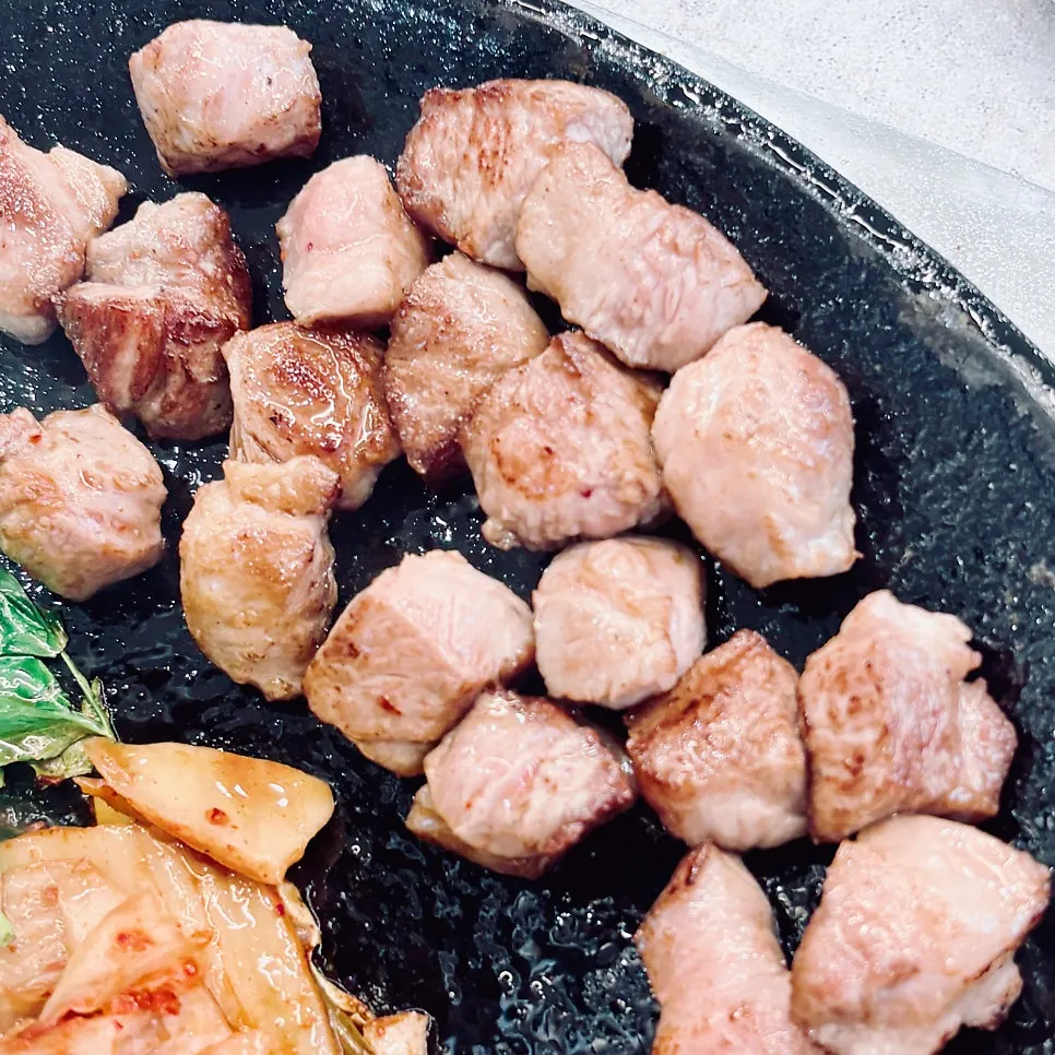 サムミジプの鍋蓋で焼いた半皿の肉