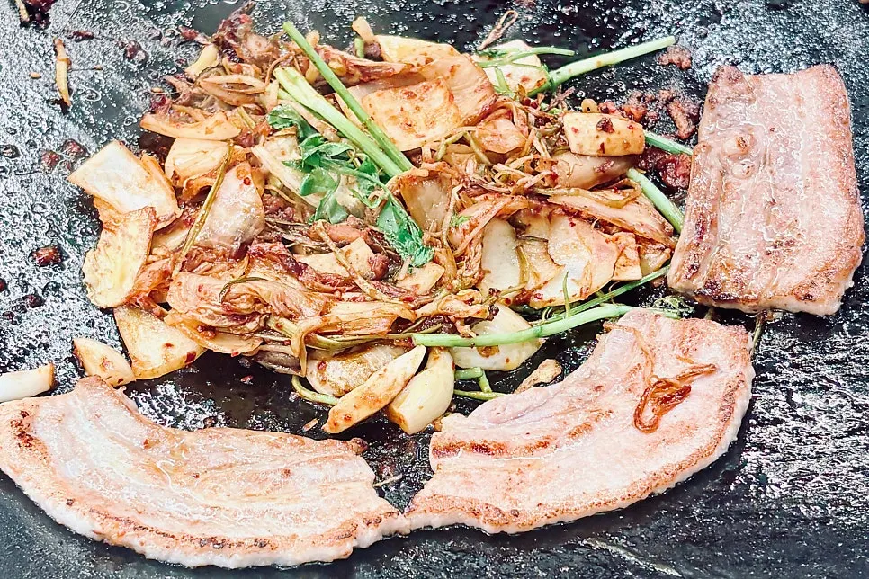 サムミジプで追加した下焼き済みキムチサムギョプサル