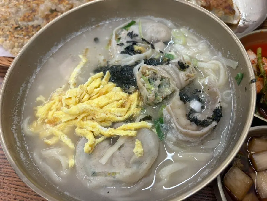 비벼서 먹는 들기름막국수