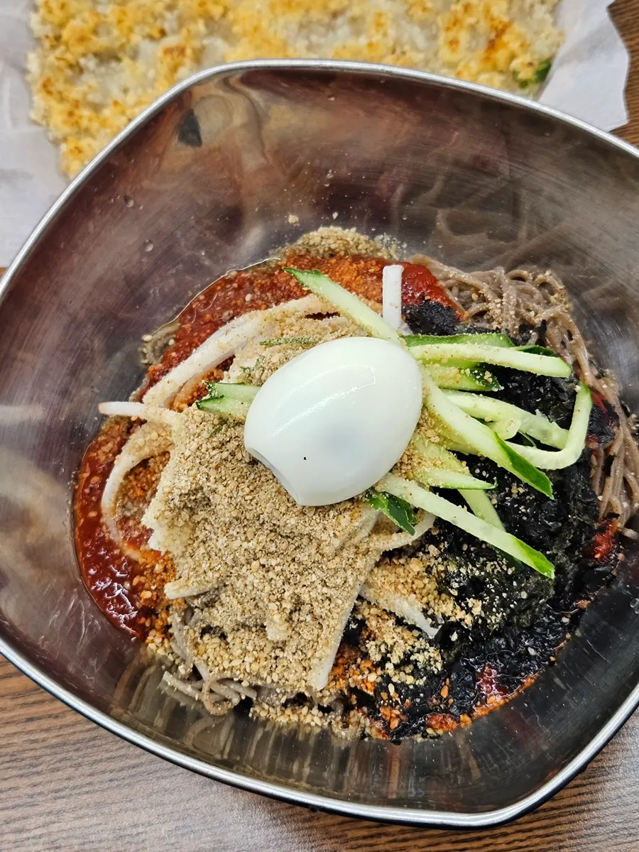 자가제면 비빔막국수 한 그릇