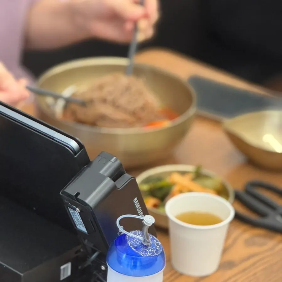 겨울 메뉴 떡국이 적힌 안내