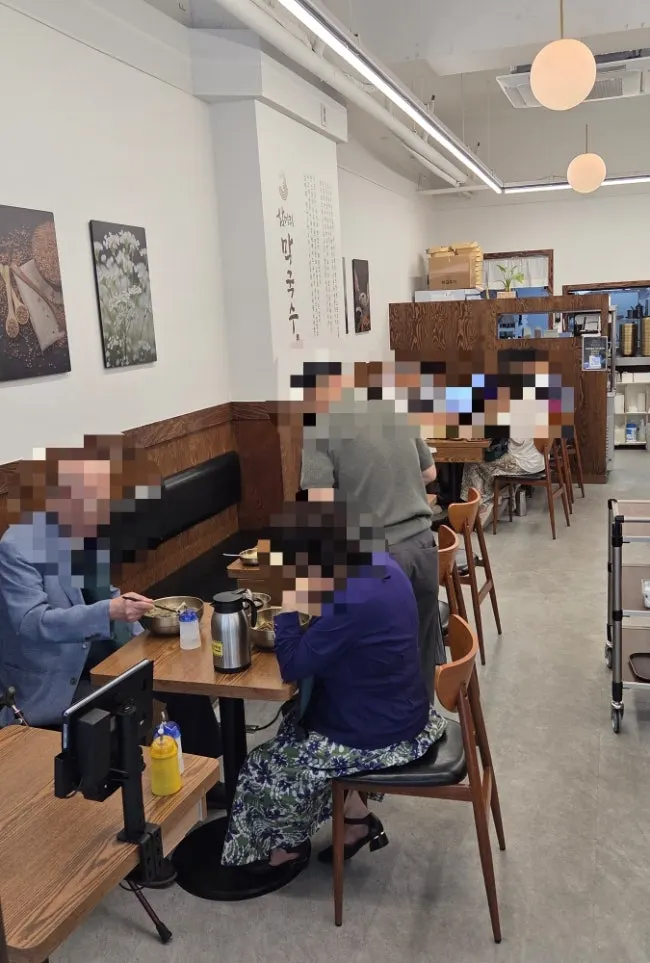 2019년부터 영업했다는 매장 안내문