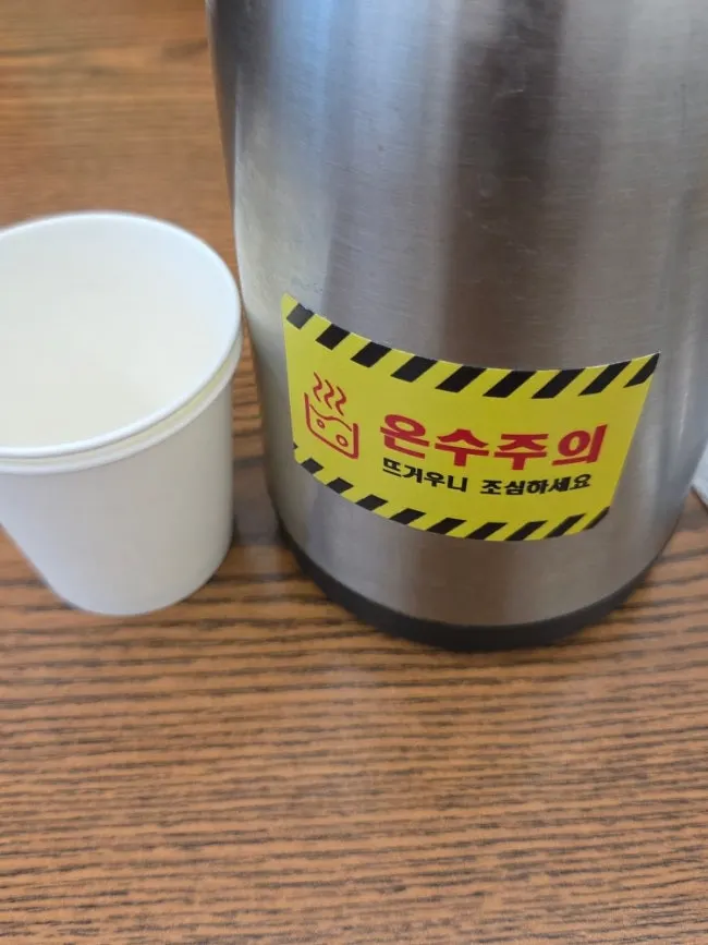 막국수와 칼국수가 적힌 메뉴판