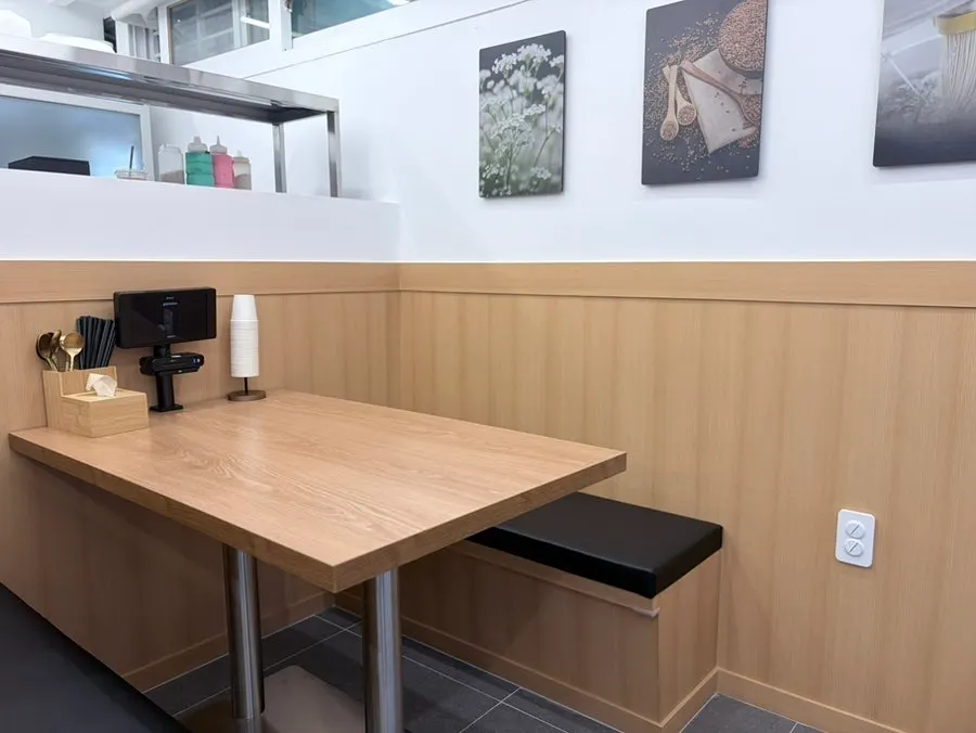 Solo bar seats and 4-person tables