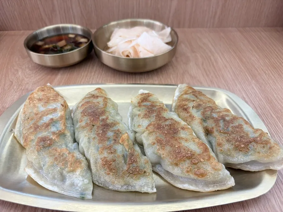 Golden-brown crispy fried mandu, 4 pieces