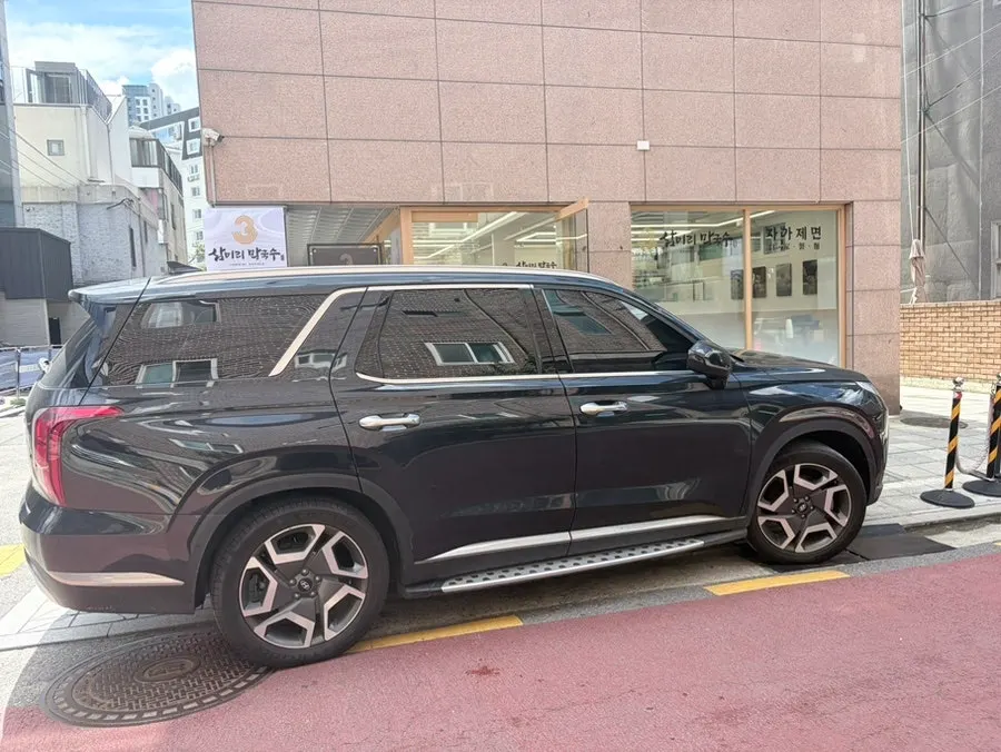 Parking space in front of Sammiri Makguksu