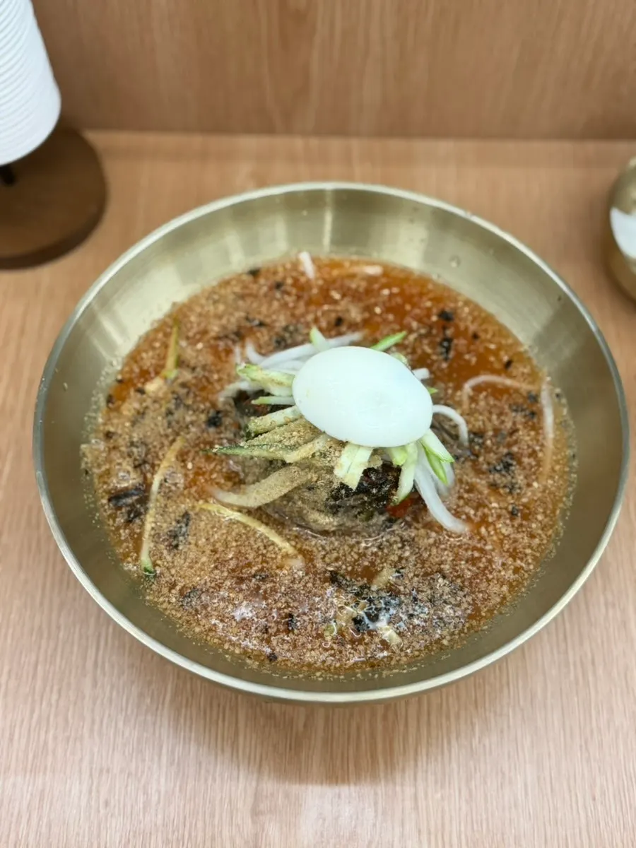 Table sign introducing the Sammiri noodles