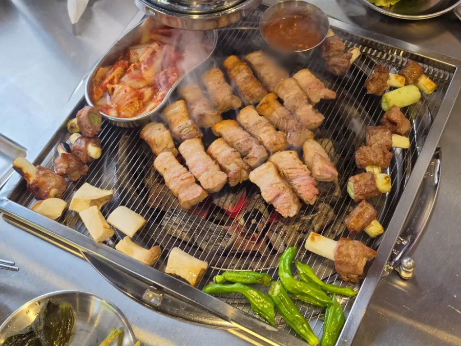 한 입 크기로 자른 통대파 갈매기살