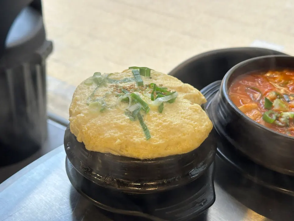 2인 기준 목살 2인분과 밑반찬 한 상