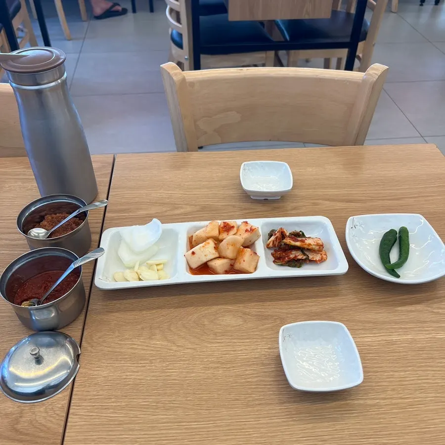 삼오순대국 녹번점 좌석과 집기
