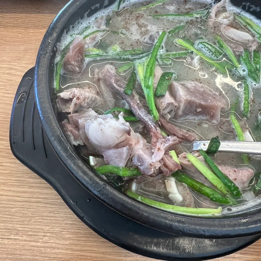 순대국 속 순대와 고기 건더기