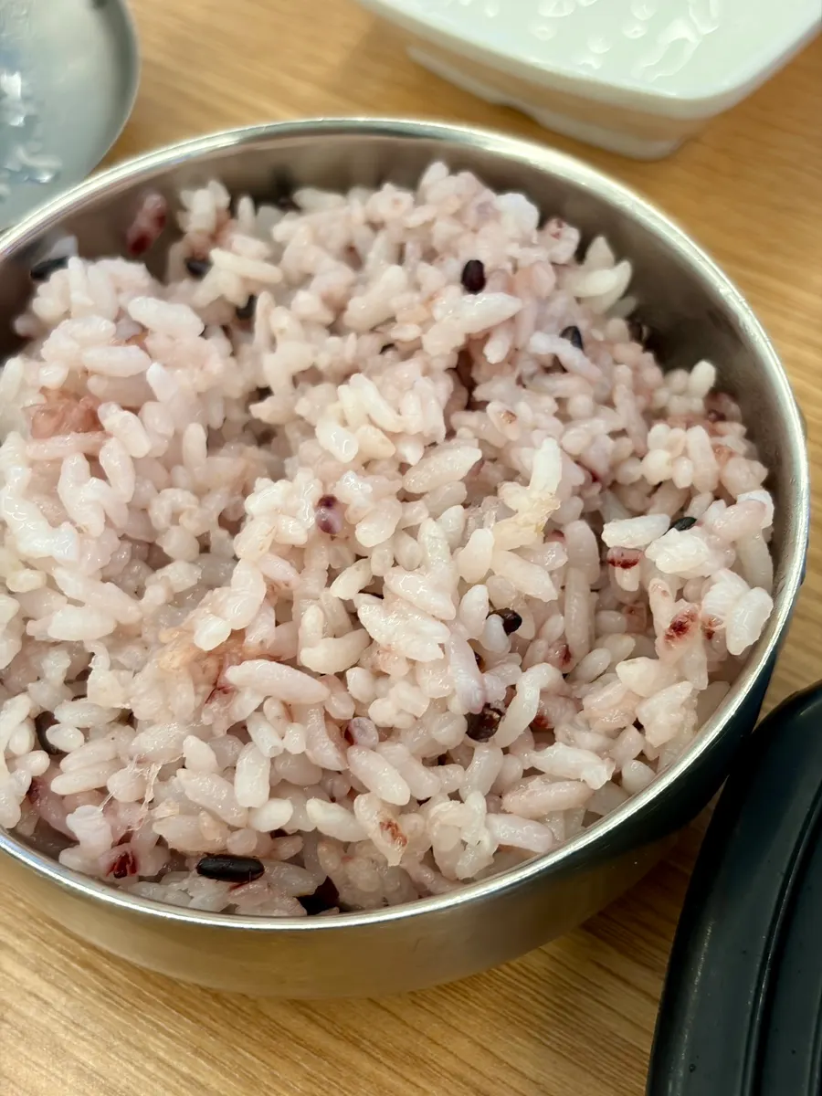 다진 양념을 풀어 넣은 보통맛 순대국