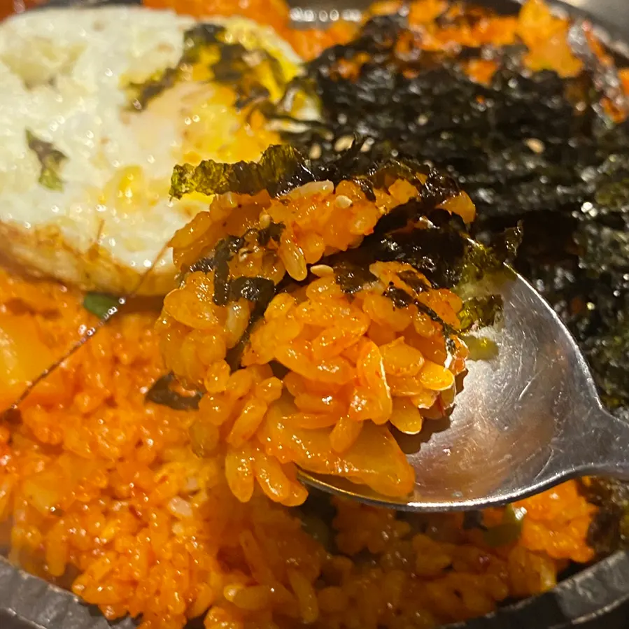 Kimchi fried rice served on a hot plate