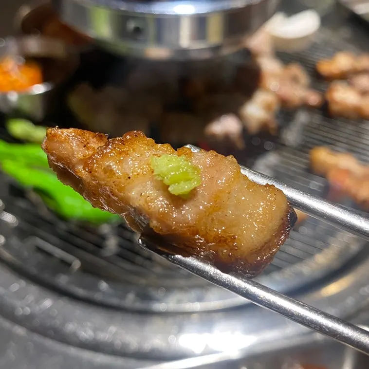 Pork belly dipped in the special soy-scallion sauce