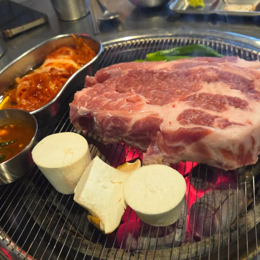 Plate of thick-cut raw teukmokssal