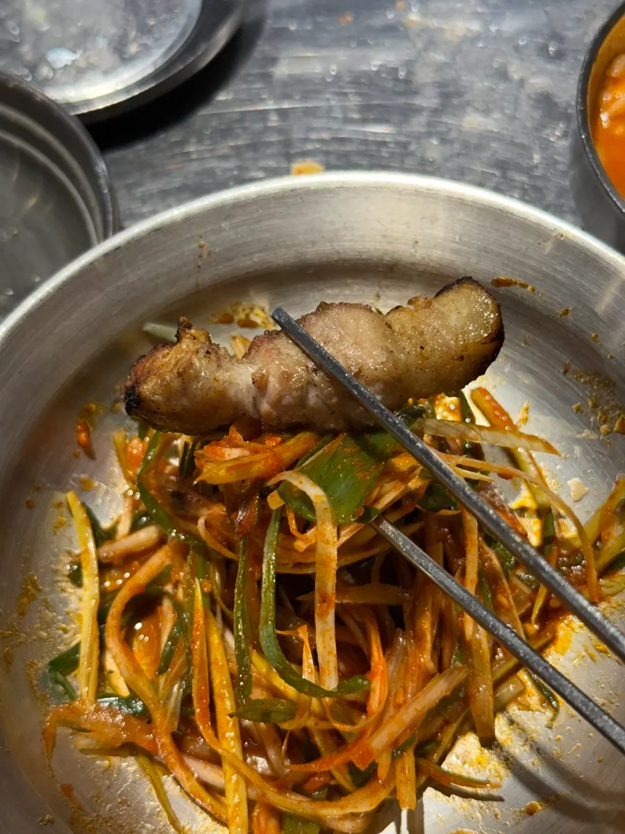 Pork belly eaten with shredded scallions
