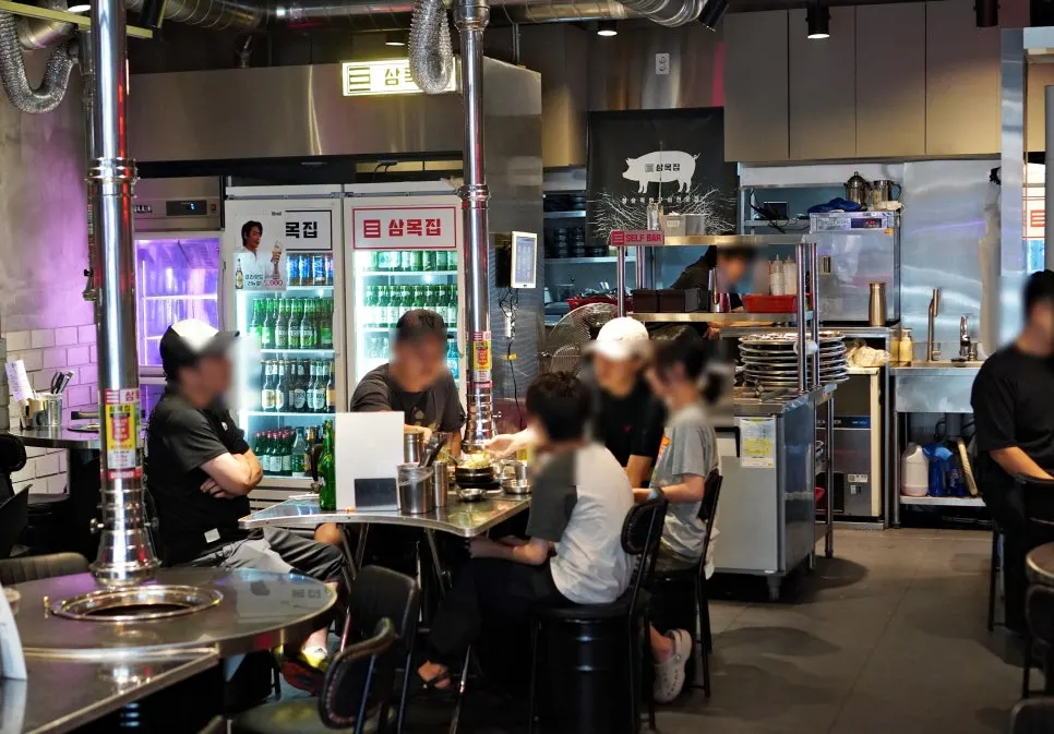 Widely spaced tables at Snug Roastery