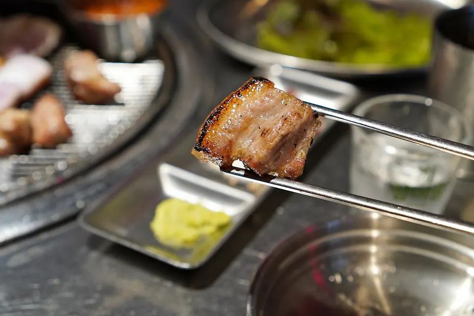 Close-up of the finished grilled teukmokssal