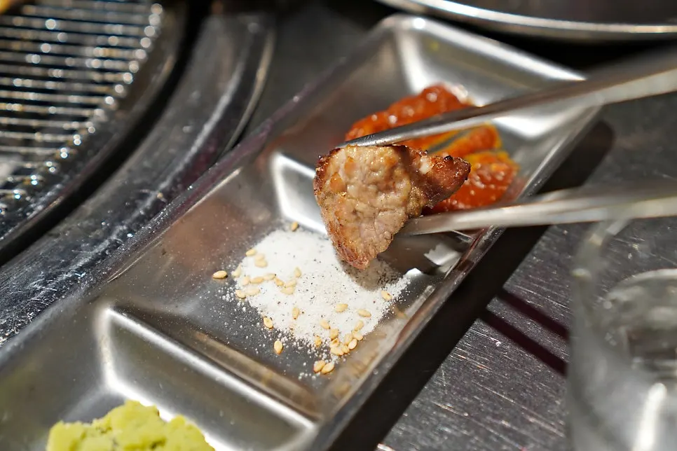 Juicy charcoal-grilled teukmokssal