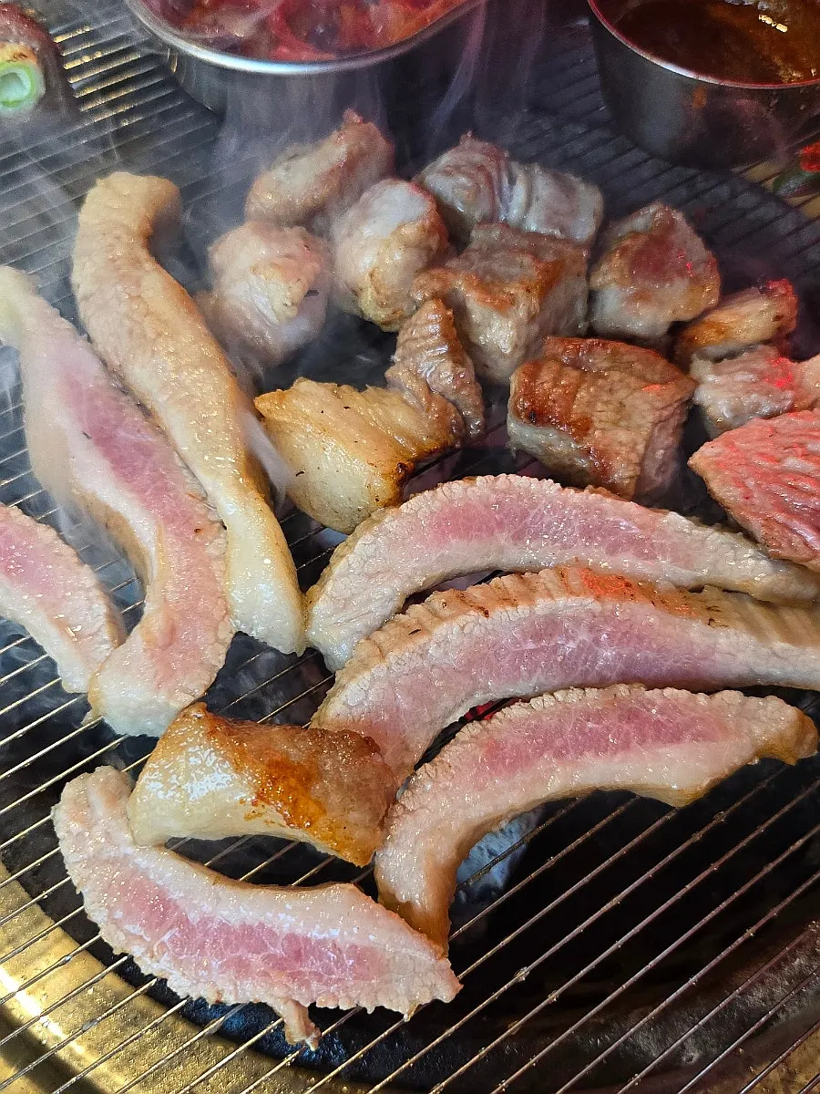 Whole, thickly cut samok tonghangjeongsal