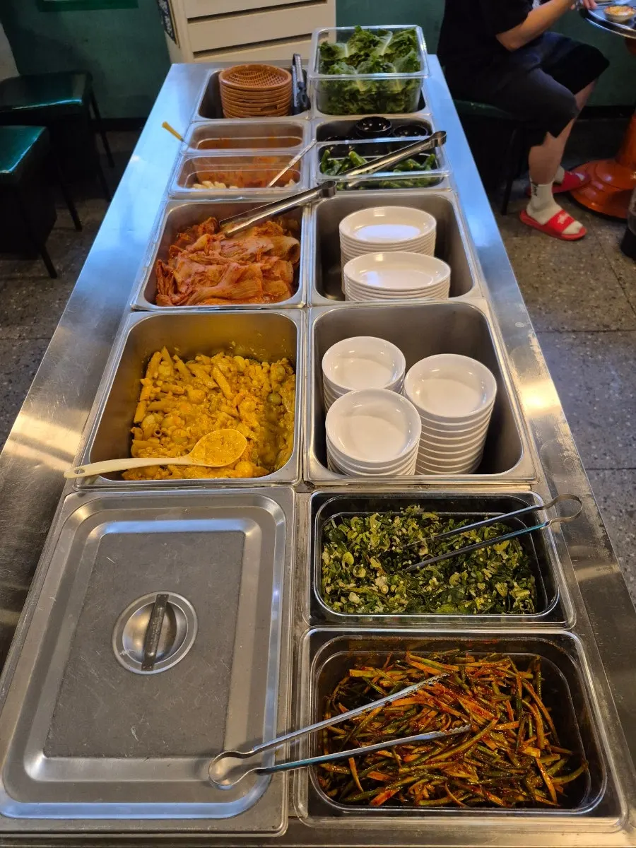 Lettuce wrap corner at the self-serve bar