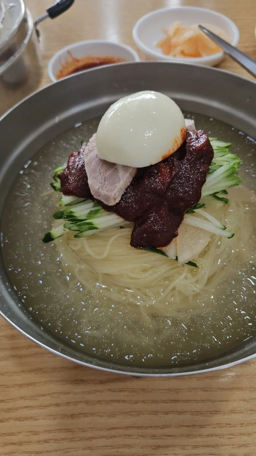 Water milmyeon broth made from Korean native cattle bones