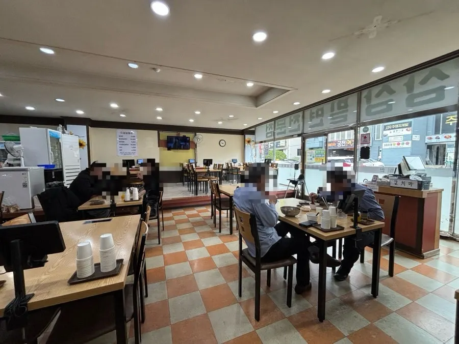 한산해진 매장 테이블 배치