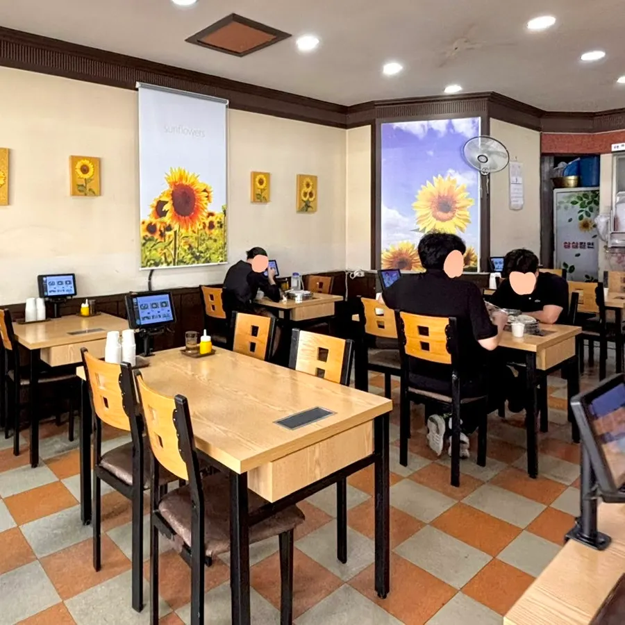 Interior of Samsam Milmyeon Main Branch at 2 p.m.