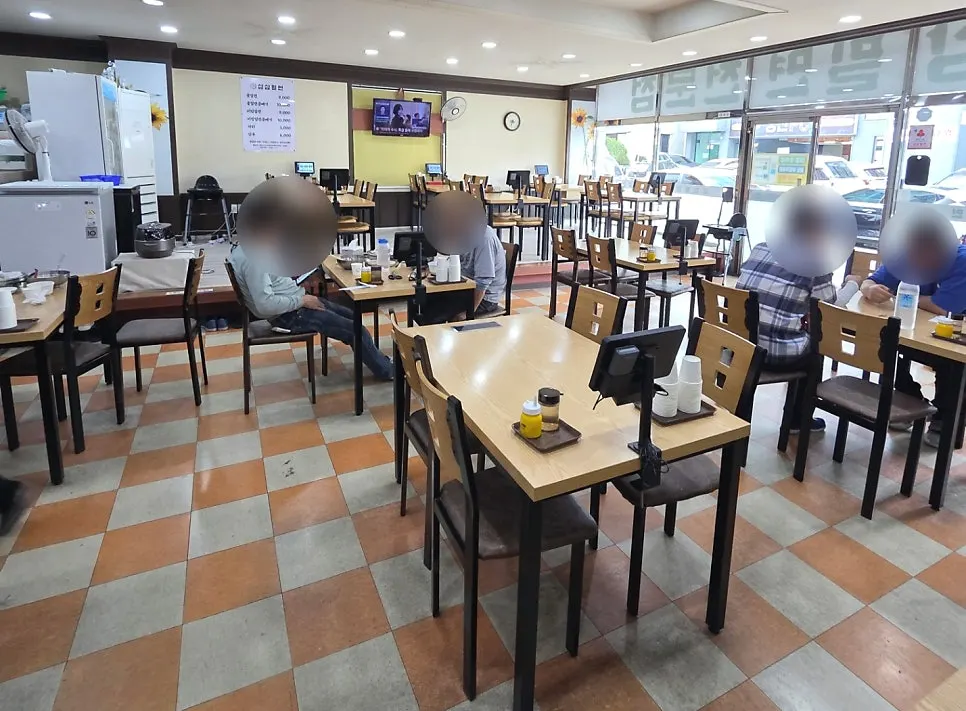 Entrance and interior atmosphere of Samsam Milmyeon Main Branch