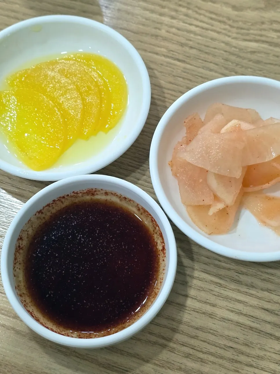 Side dishes of radish kimchi and pickled radish