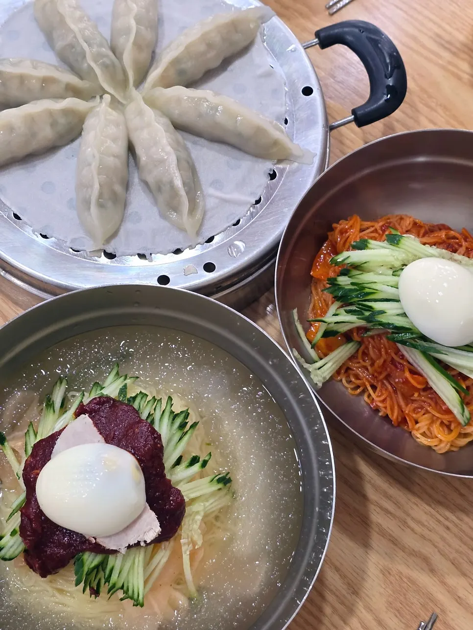 Milmyeon and dumplings laid out together for lunch