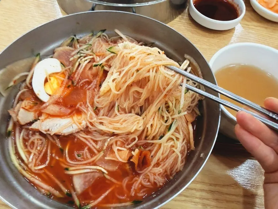 식초를 넣은 물밀면 육수