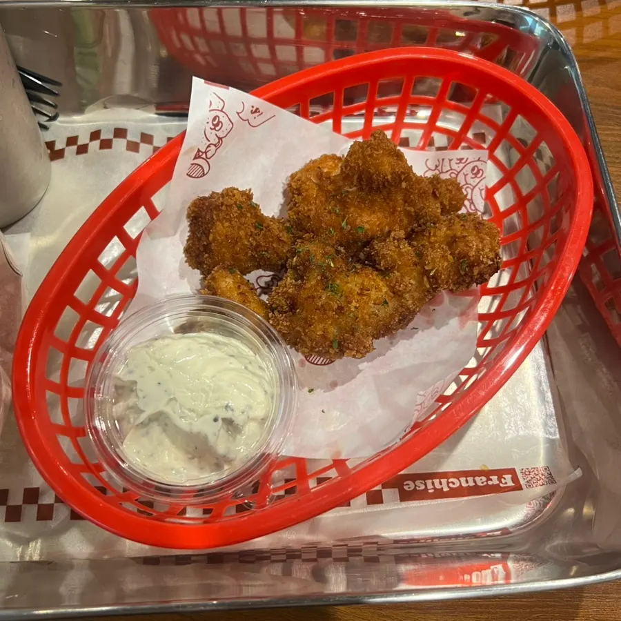 크런치 치킨 2피스와 트러플 마요 딥