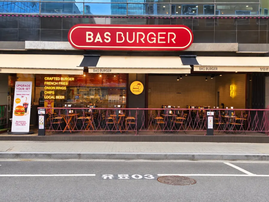 Exterior of Bas Burger Samseong Station Branch