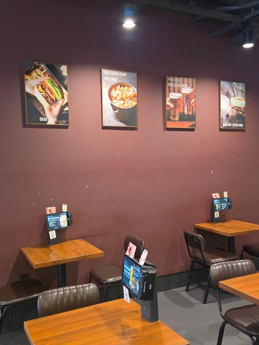 Bas Burger terrace area
