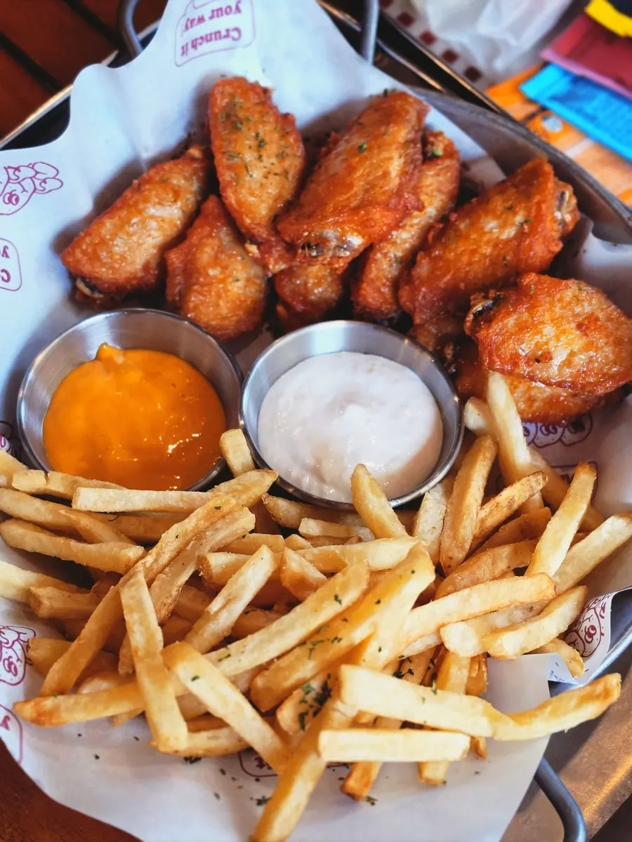 Crispy fries with two sauces