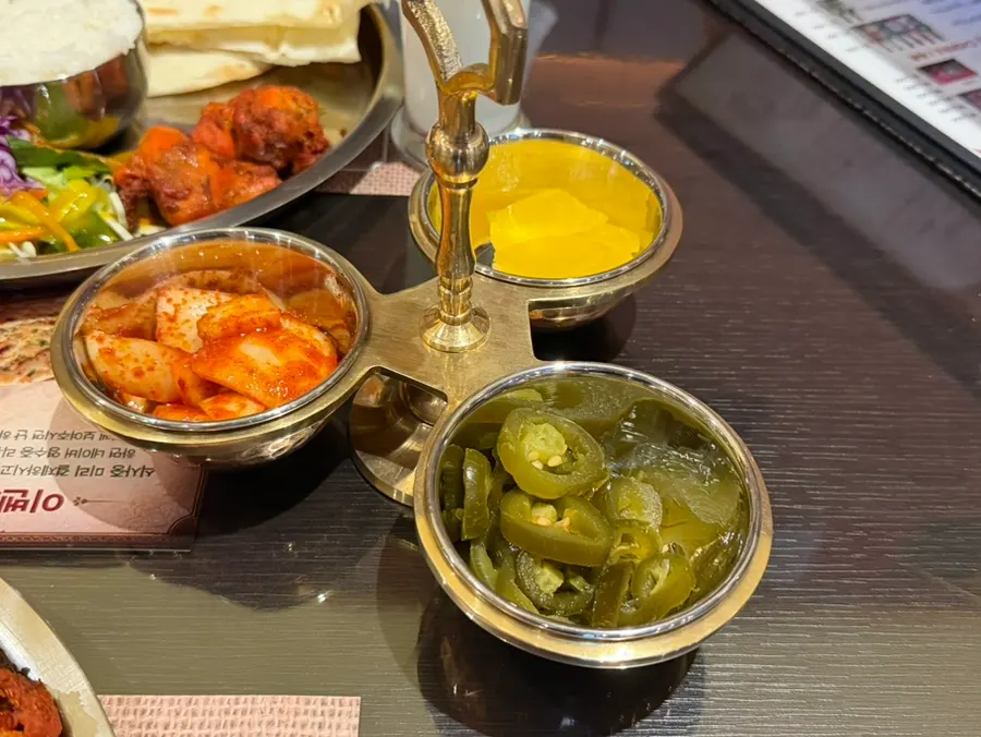김치 단무지 할라피뇨 밑반찬