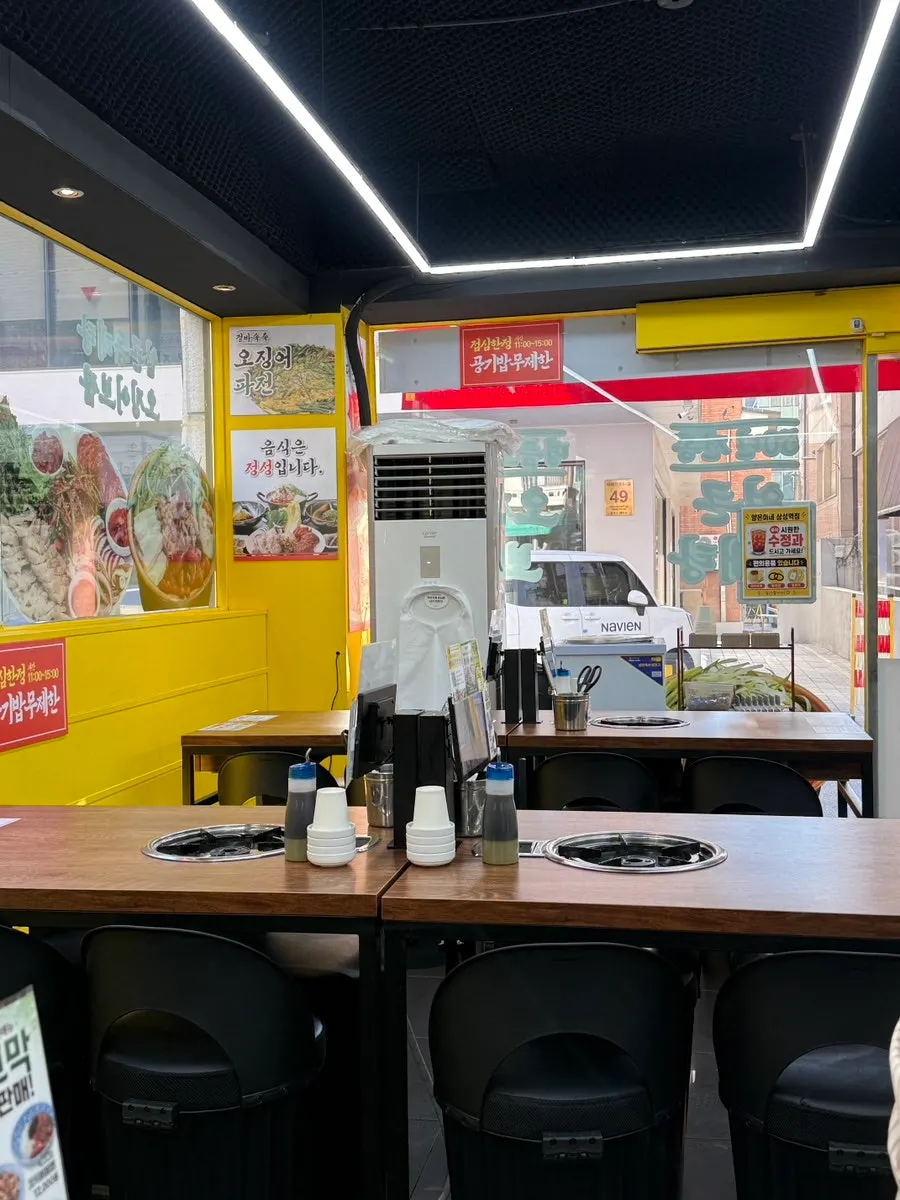 Wall menu signage and seating area
