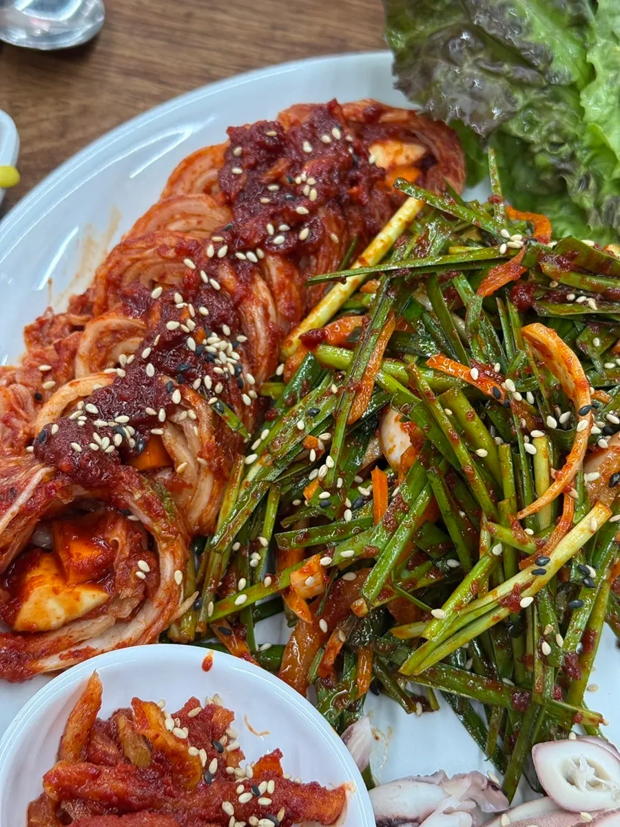 Blanched squid dipped in chogochujang