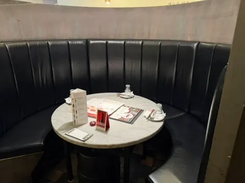 Round table seating for our reservation