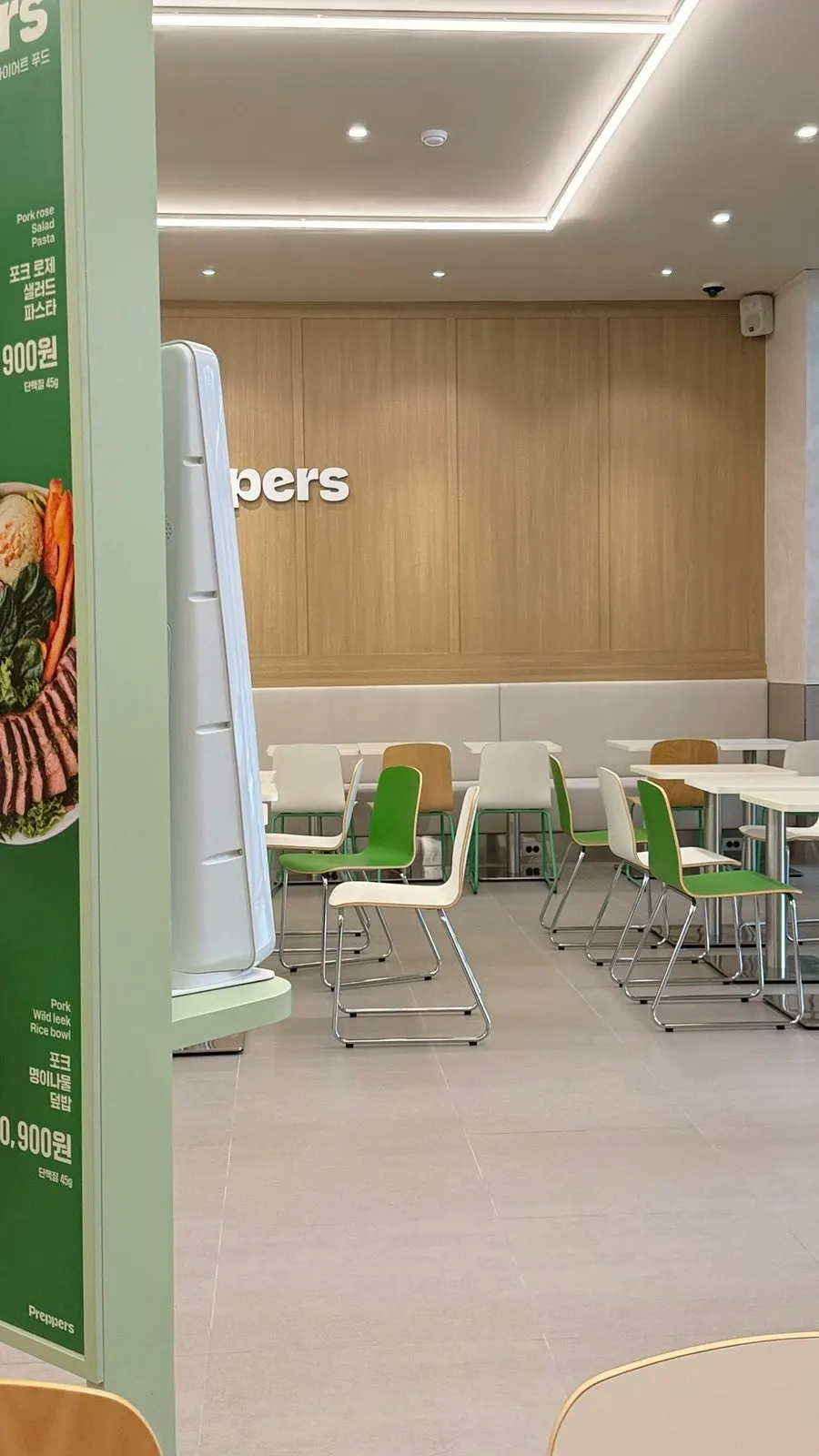The bright, tidy interior of Prefers Samseong