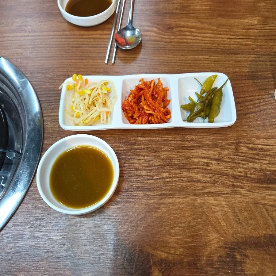 주문과 동시에 세팅된 밑반찬