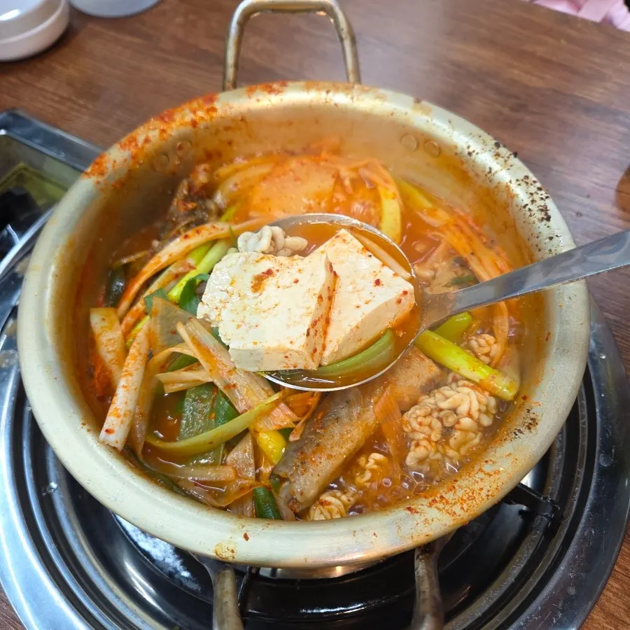 동태탕 속 건더기와 두부