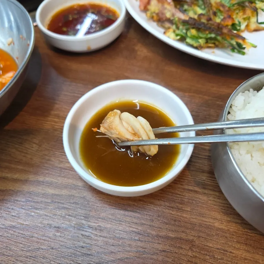 푸짐하게 들어간 동태탕 곤이