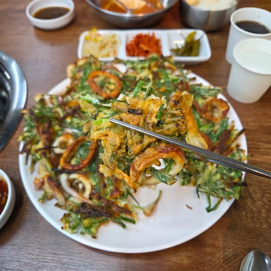 라면사리를 건져 올린 동태탕