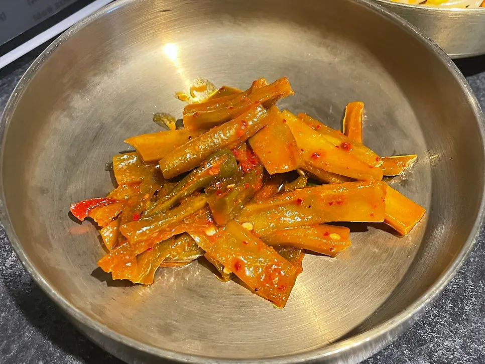 Hanwoo cuts grilled separately with side dishes