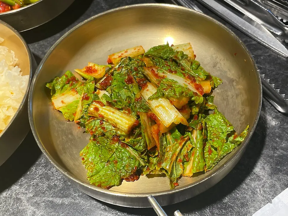 Grilled hanwoo and banchan arranged together on the table