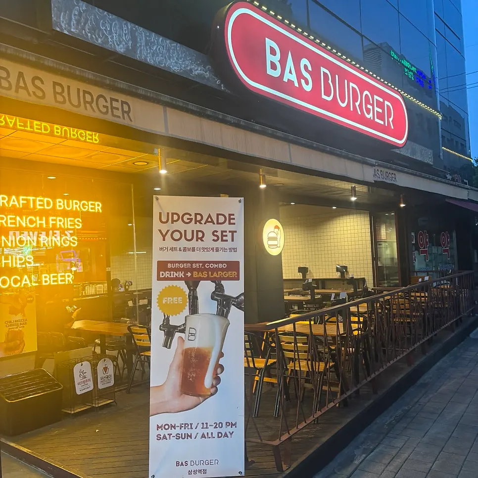Seating inside Bas Burger