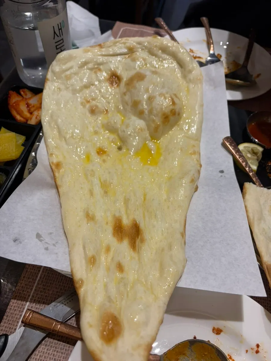 탄두리치킨 한 조각 클로즈업