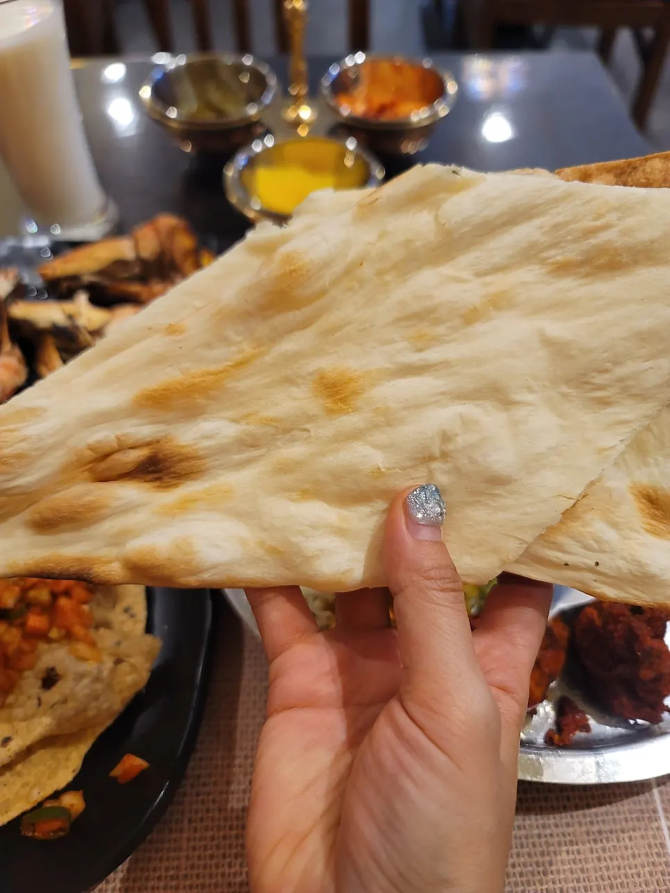 매콤한 치킨과 그린샐러드